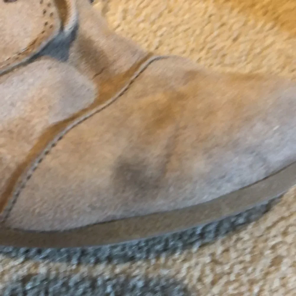 𝅺cityclassified tan suede wedged booties